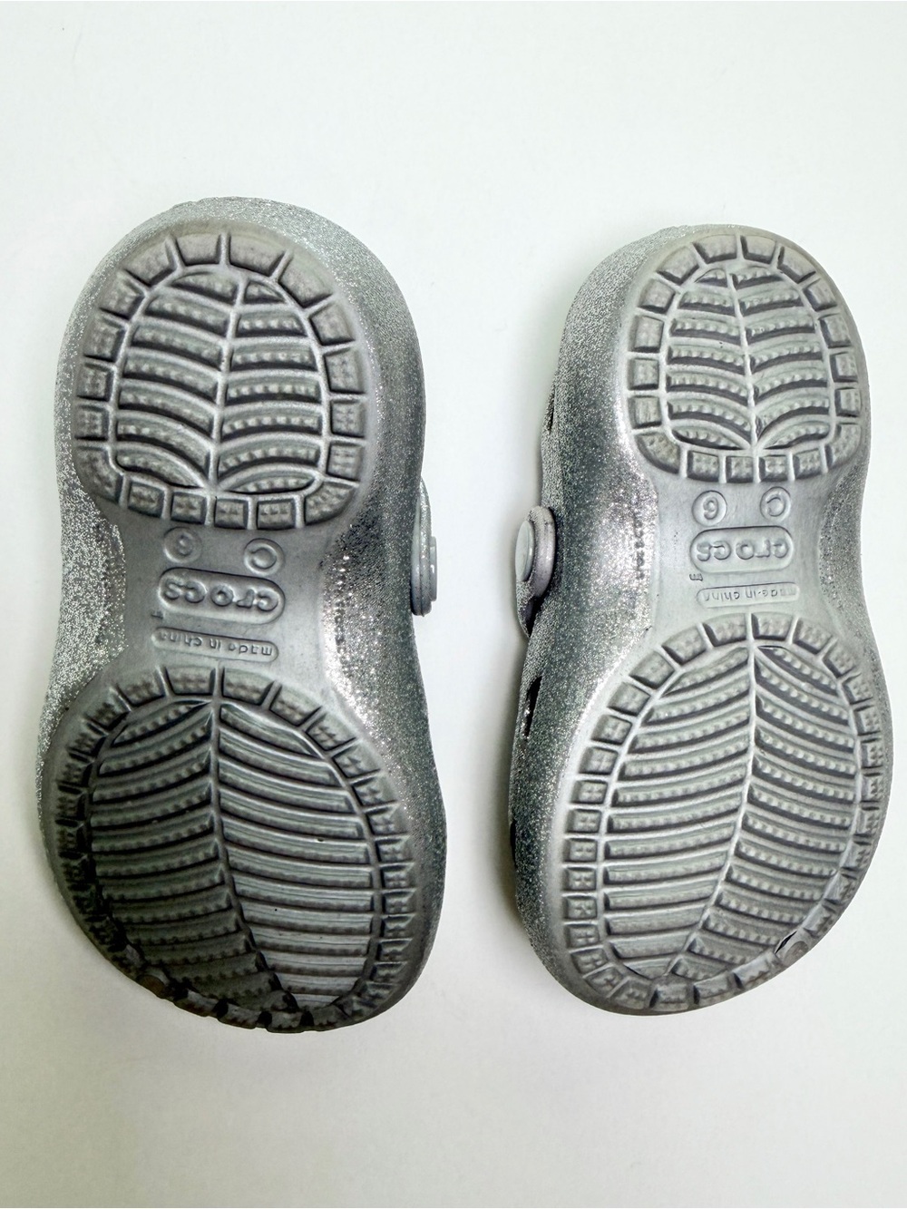 Crocs Toddler Girl Shayna Silver Glitter Mary Jane Sandals - Size 6 - Picture 5 of 5